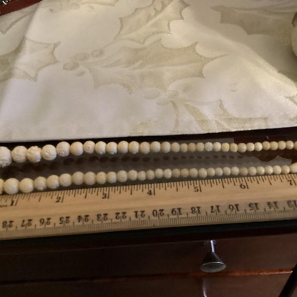 Vintage 20s Graduated Hand-Carved (probably faux) Ivory Bead Necklace (read all) - Picture 5 of 7